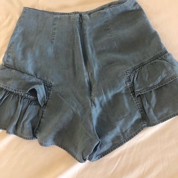 DO+BE Light Denim Ruffle Shorts Size M - Picture 2 of 3
